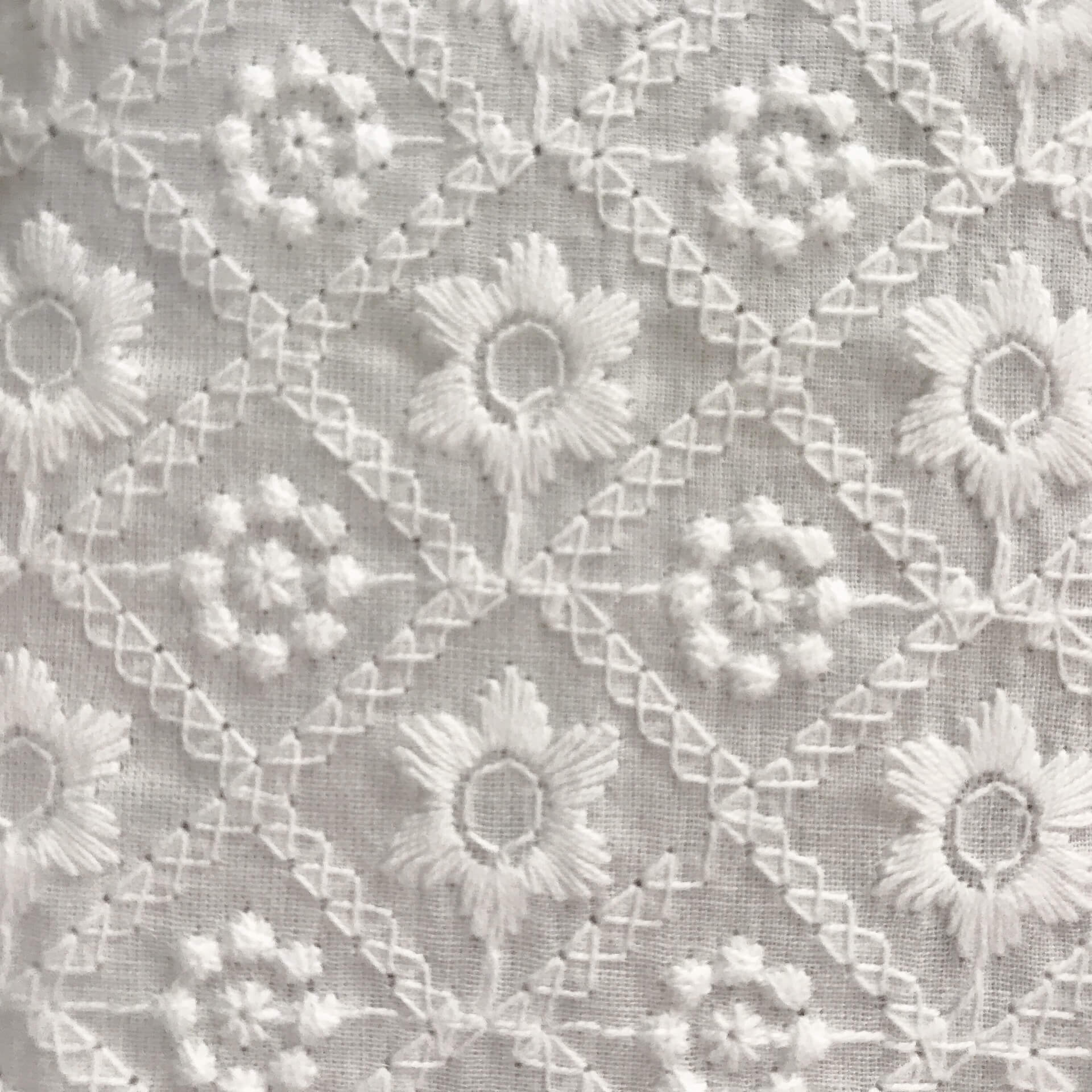60-count Cutwork Eyelet 100% Cotton Embroidered Fabric for Dress Wholesale