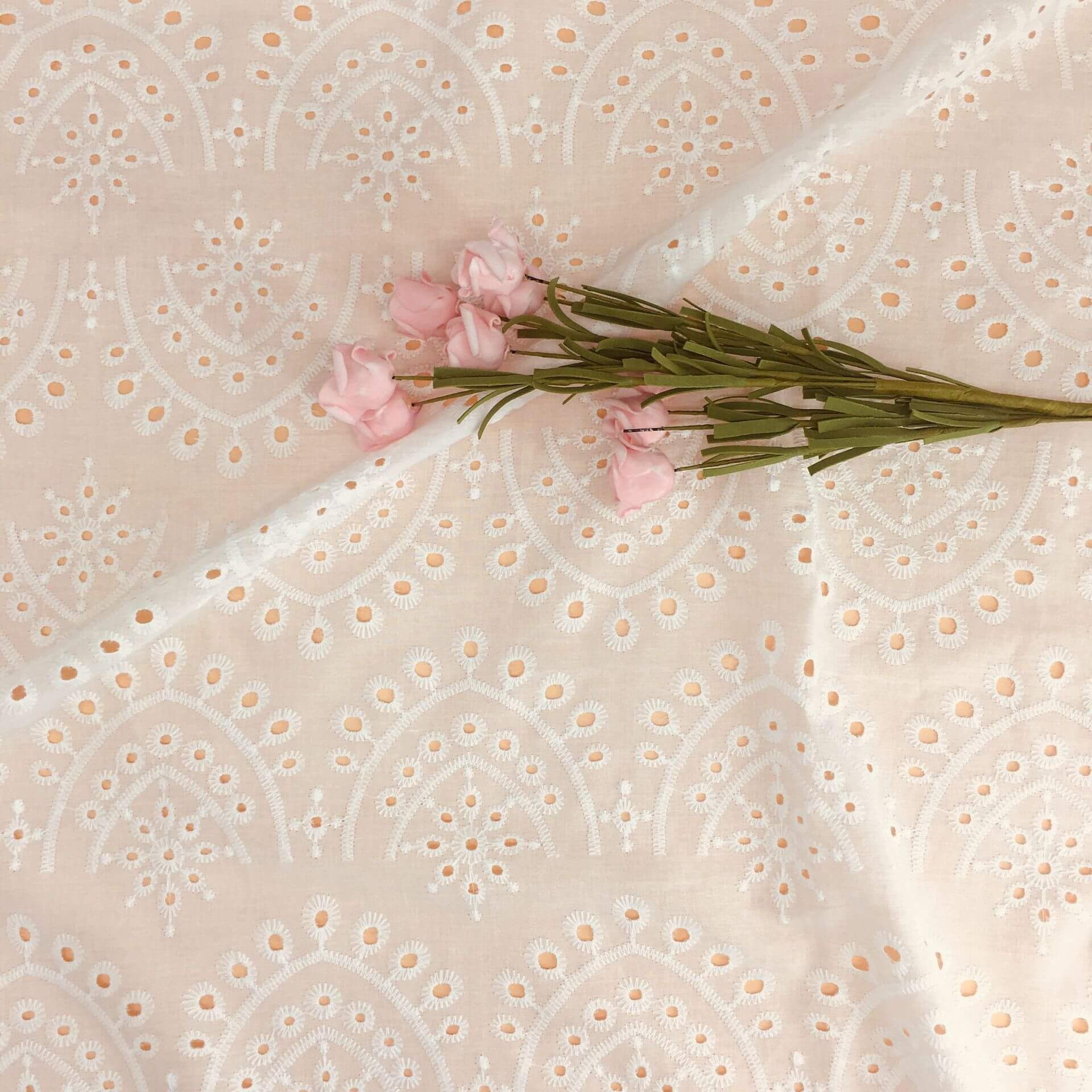 Cutwork Eyelet 100% Cotton Embroidered Fabric for Women's Wear Wholesa