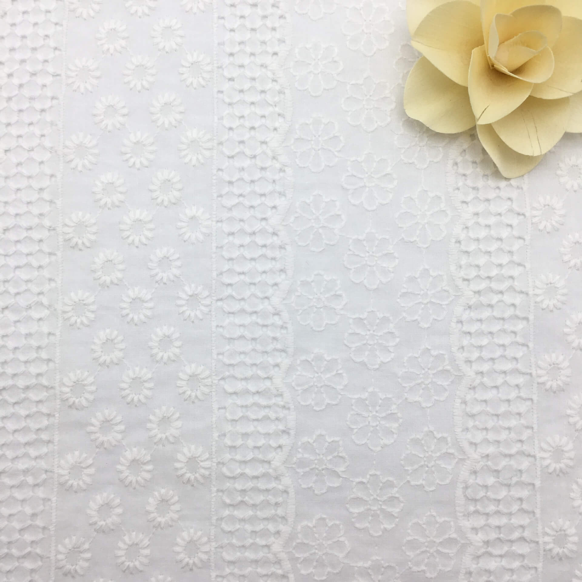 Embroidered Fabric Floral Polyester for Women's Wear Wholesale Supplie