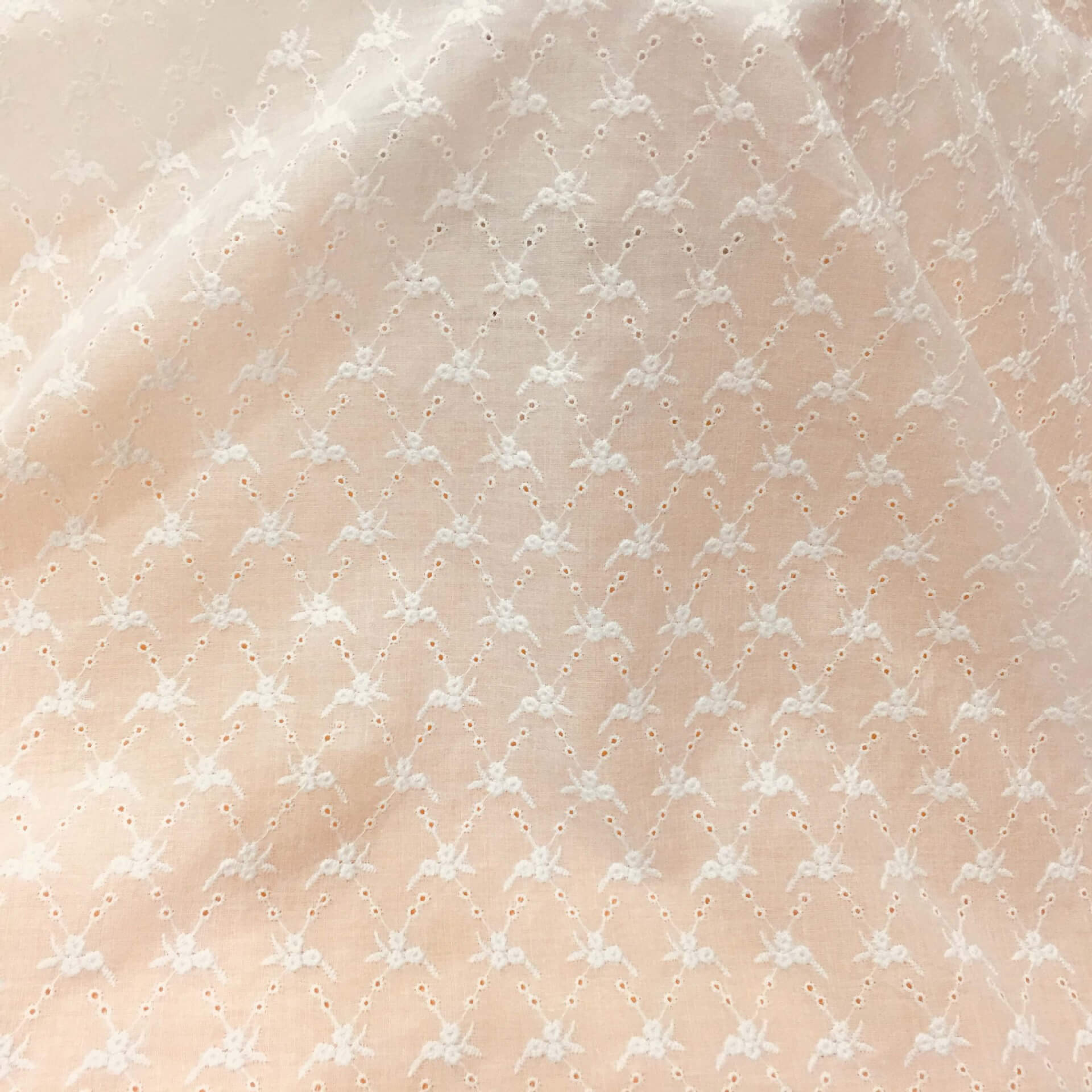 Eyelet White 100% Cotton Embroidered Fabric for Apparel Wholesale Supp