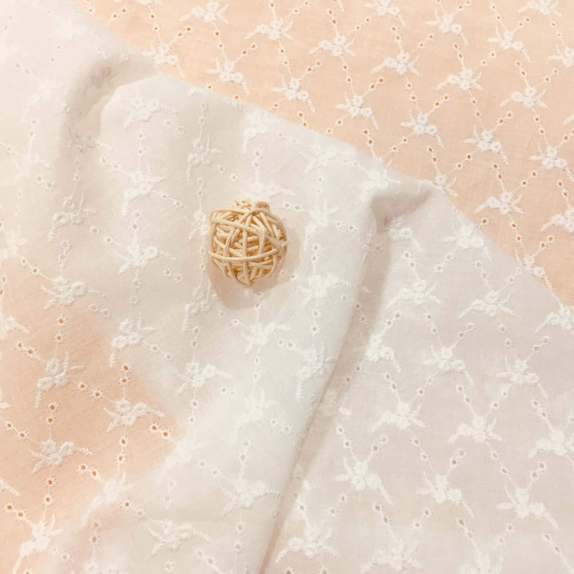 Eyelet White 100% Cotton Embroidered Fabric for Apparel Wholesale Supp 3