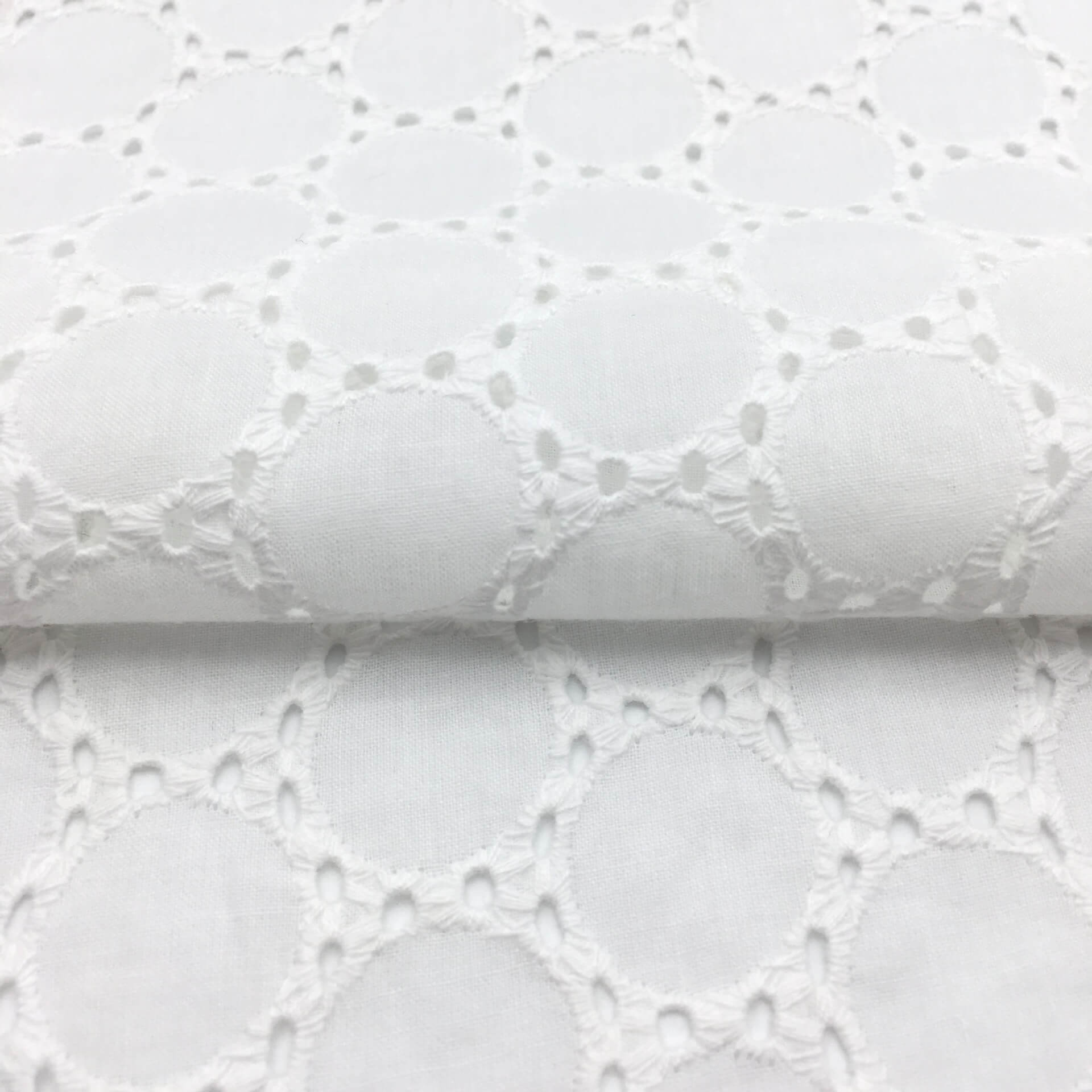 Embroidered Fabric Eyelet Cutwork 100% Cotton for Apparel Wholesale Su