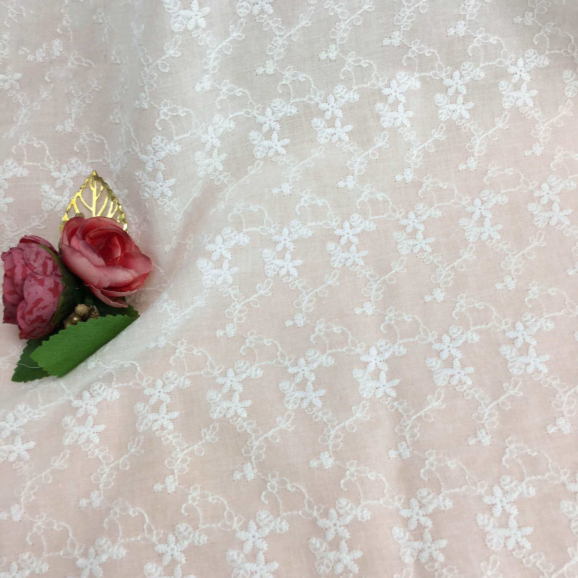 Dress Cutwork Women's 100% Cotton Embroidered Fabric for Women's Wear