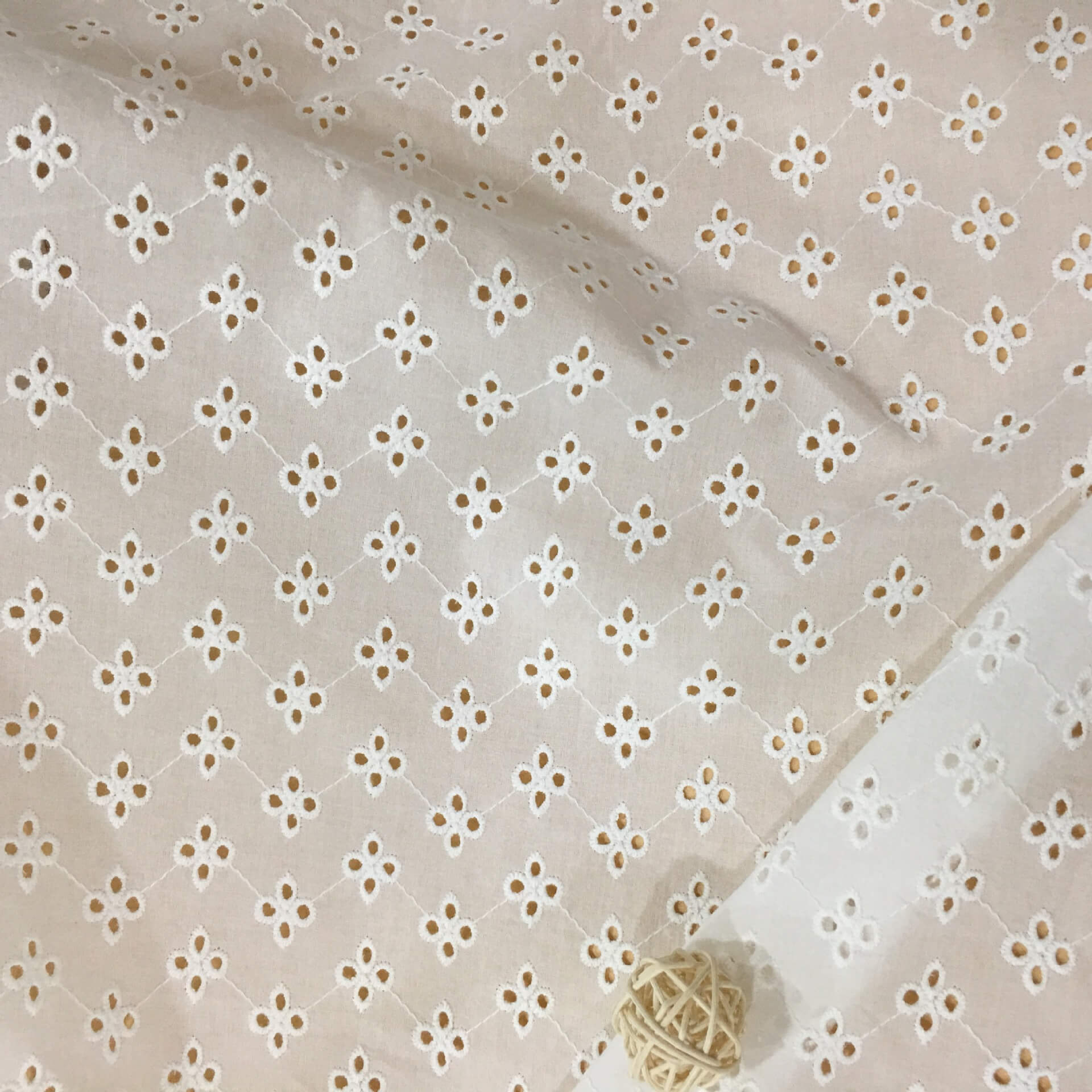 Dress White Polyester Embroidered Fabric for Women's Wear Wholesale Su 3
