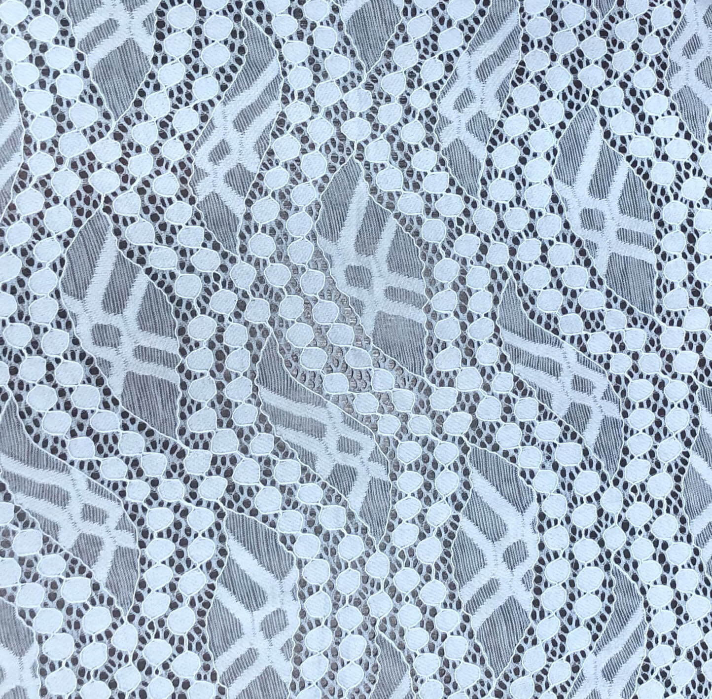 Lace Trim Nylon Warp Knit Lace Fabric for Apparel Wholesale Supplier