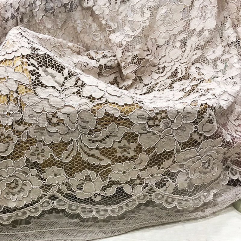 Lace Fabric Scallop Edge Placement Floral for Women's Wear Wholesale S